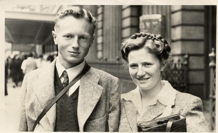Mum and Dad 1952.jpg